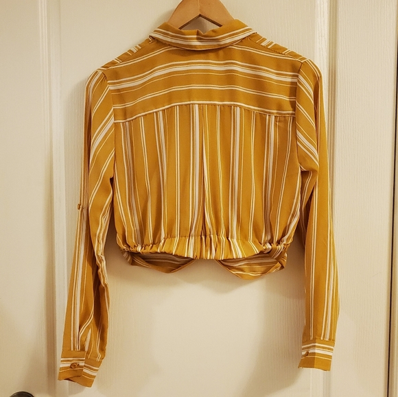 🎉3/$39 LOVE TREE Twist Front Blouse - Picture 3 of 12